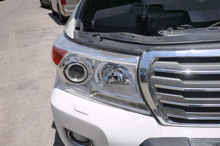 Used Toyota Land Cruiser 2012 4.6L Automatic VX Right Front Headlight