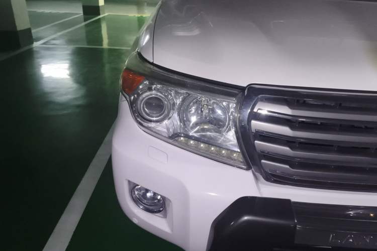 Used Toyota Land Cruiser 2012 4.6L Automatic VX-R Right Front Headlight