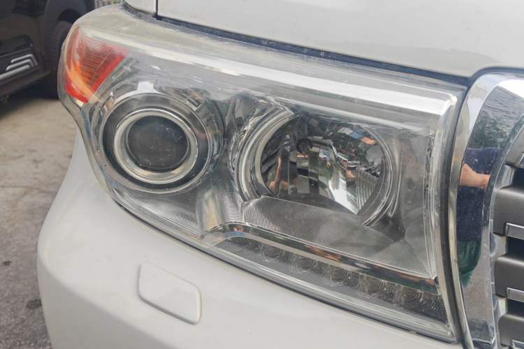 Used Toyota Land Cruiser 2012 4.6L Automatic VX-R Right Front Headlight