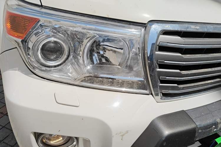 Used Toyota Land Cruiser 2012 4.0L Automatic VX Right Front Headlight