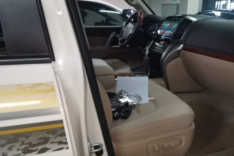 Used Toyota Land Cruiser 2012 4.0L Automatic VX Right Front Seat