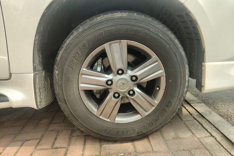 Used Toyota Land Cruiser 2012 4.0L Automatic VX Right Front Wheel Hub