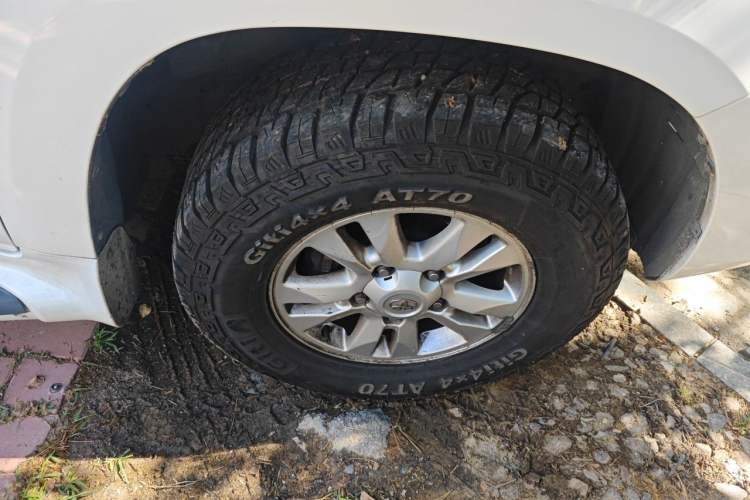 Used Toyota Land Cruiser 2012 4.0L Automatic VX Right Front Wheel Hub