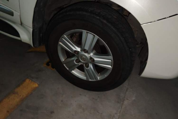 Used Toyota Land Cruiser  Right Front Wheel Hub