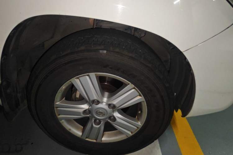 Used Toyota Land Cruiser 2012 4.6L Automatic VX-R Right Front Wheel Hub