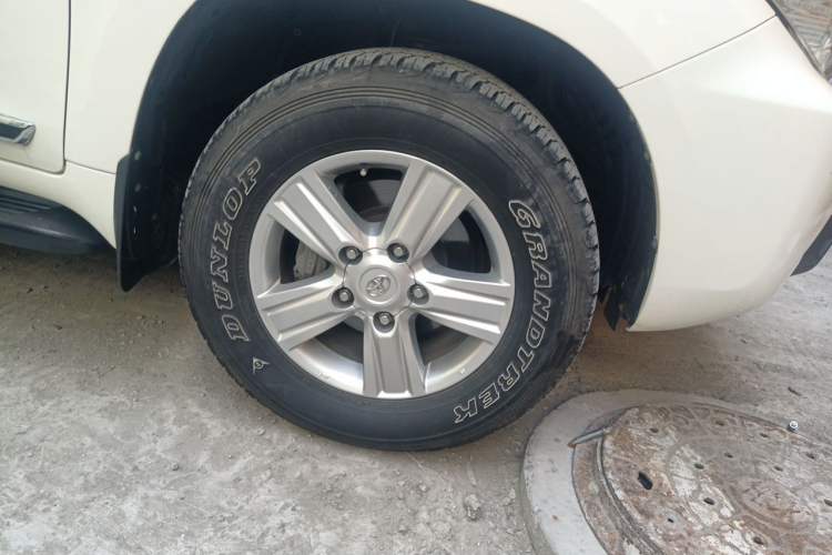 Used Toyota Land Cruiser 2012 4.0L Automatic VX Right Front Wheel Hub