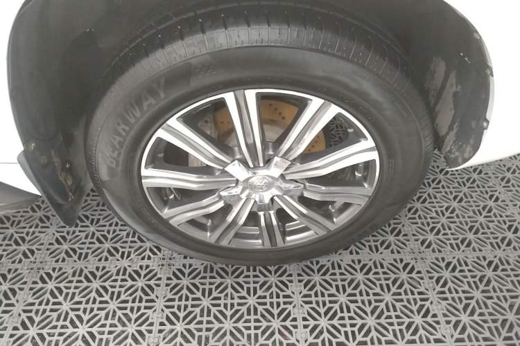 Used Toyota Land Cruiser 2012 4.0L Automatic VX Right Front Wheel Hub