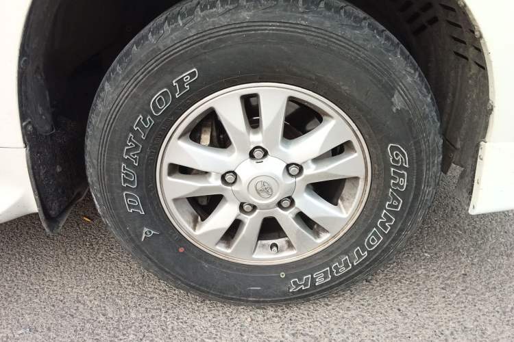 Used Toyota Land Cruiser 2012 4.0L Automatic VX Right Front Wheel Hub