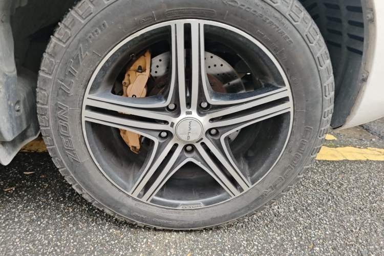 Used Toyota Land Cruiser 2012 4.6L Automatic VX-R Right Front Wheel Hub