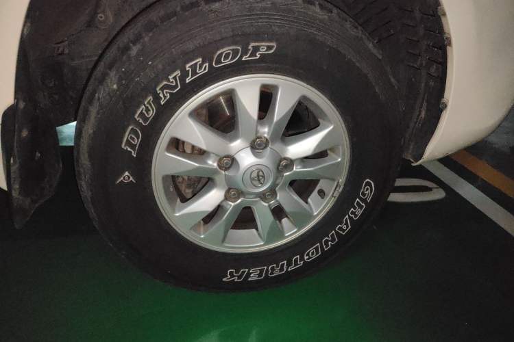 Used Toyota Land Cruiser 2012 4.0L Automatic VX Right Front Wheel Hub