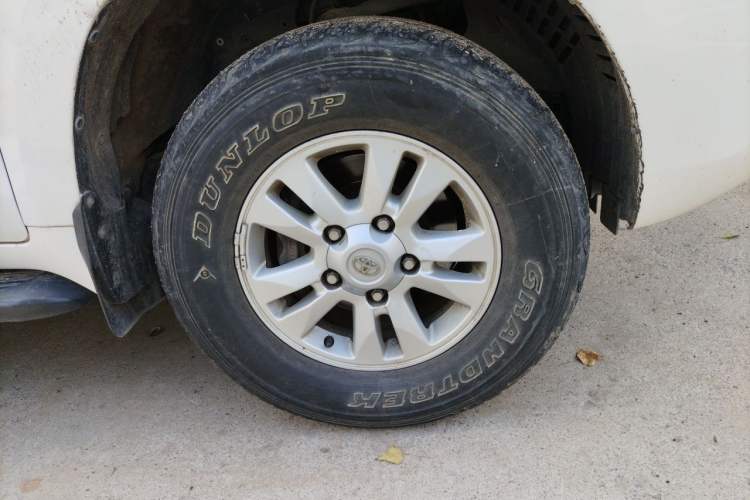 Used Toyota Land Cruiser 2012 4.0L Automatic VX Right Front Wheel Hub