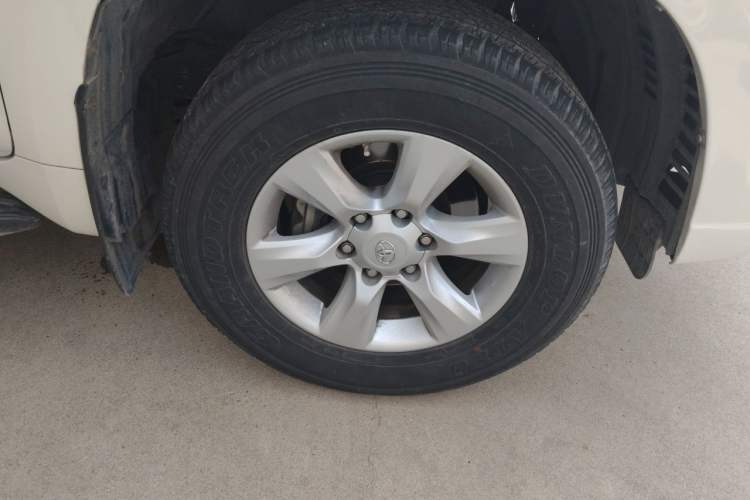 Used Toyota Land Cruiser  Right Front Wheel Hub