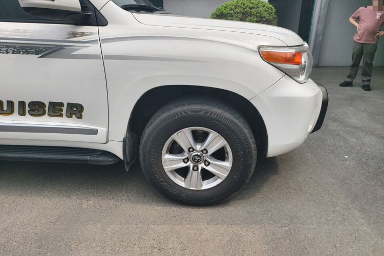 Used Toyota Land Cruiser 2012 4.0L Automatic VX Right Front Wheel Hub
