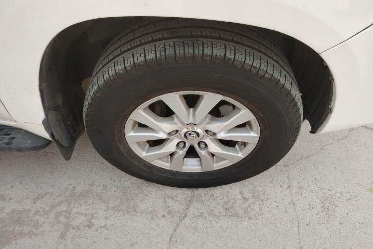 Used Toyota Land Cruiser 2012 4.0L Automatic VX Right Front Wheel Hub