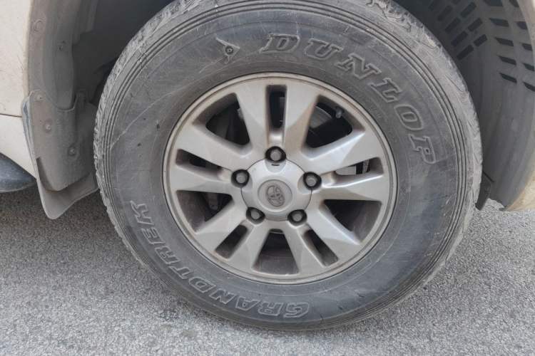 Used Toyota Land Cruiser 2012 4.0L Automatic VX Right Front Wheel Hub