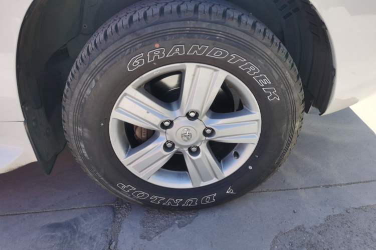 Used Toyota Land Cruiser 2012 4.6L Automatic VX Right Front Wheel Hub