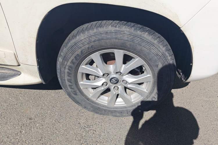 Used Toyota Land Cruiser 2012 4.6L Automatic VX Right Front Wheel Hub