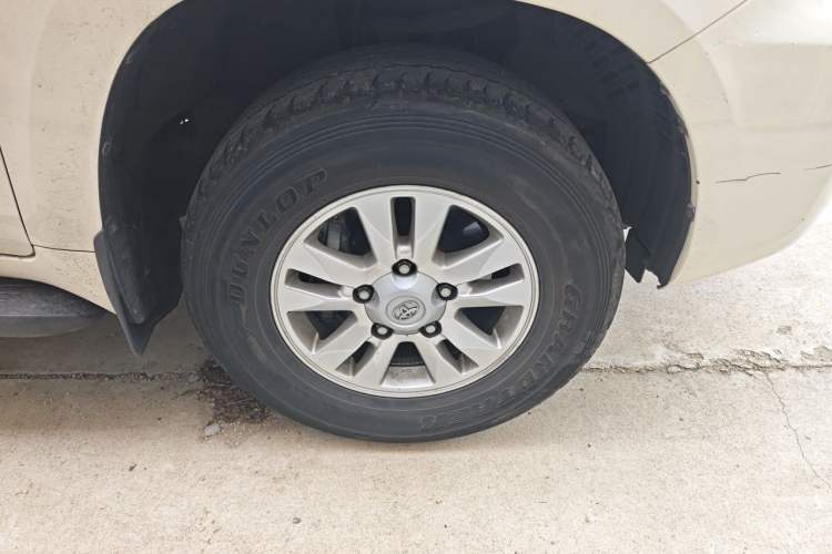 Used Toyota Land Cruiser 2012 4.0L Automatic VX Right Front Wheel Hub