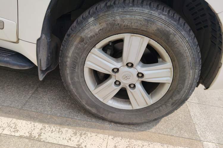 Used Toyota Land Cruiser 2012 4.6L Automatic VX-R Right Front Wheel Hub