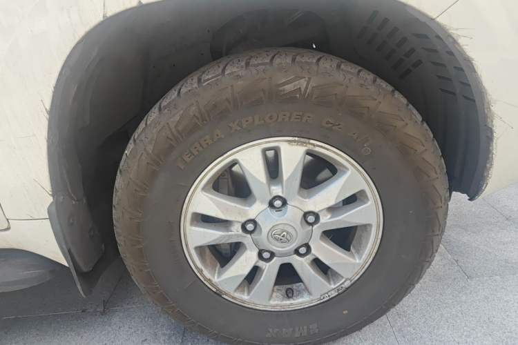 Used Toyota Land Cruiser 2012 4.0L Automatic VX Right Front Wheel Hub