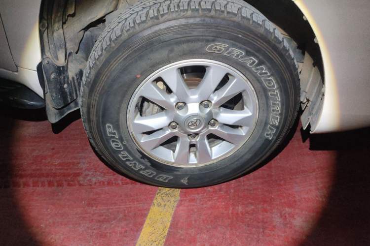 Used Toyota Land Cruiser 2012 4.0L Automatic VX Right Front Wheel Hub