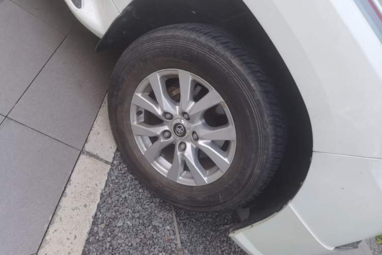 Used Toyota Land Cruiser 2012 4.0L Automatic VX Right Front Wheel Hub