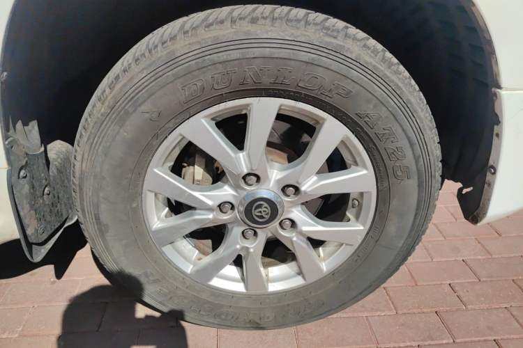 Used Toyota Land Cruiser 2012 4.0L Automatic VX Right Front Wheel Hub