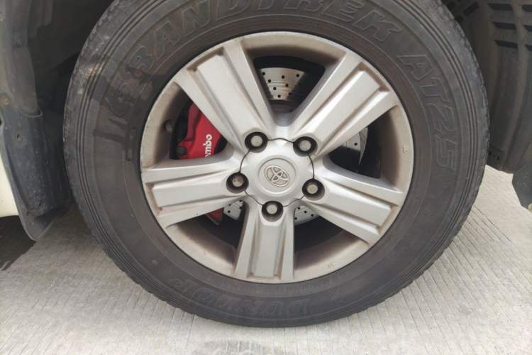 Used Toyota Land Cruiser 2012 4.0L Automatic GX-R Right Front Wheel Hub