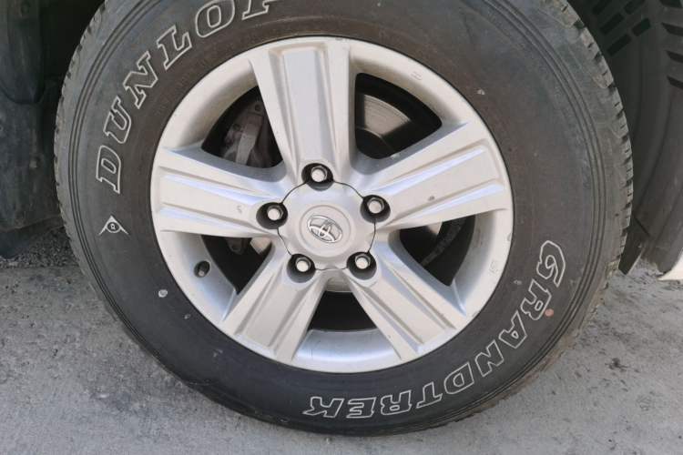 Used Toyota Land Cruiser 2012 4.6L Automatic VX Right Front Wheel Hub