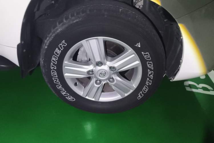 Used Toyota Land Cruiser 2012 4.6L Automatic VX-R Right Front Wheel Hub