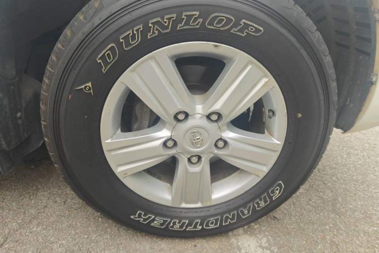 Used Toyota Land Cruiser 2012 4.6L Automatic VX-R Right Front Wheel Hub