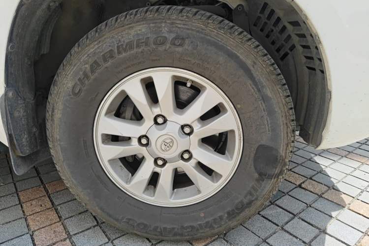 Used Toyota Land Cruiser 2012 4.0L Automatic VX Right Front Wheel Hub