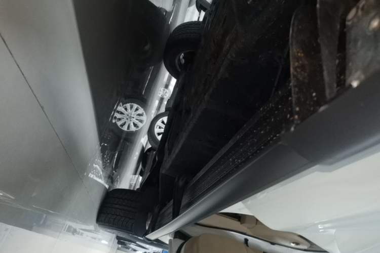 Used Toyota Land Cruiser 2012 4.0L Automatic VX Right Side Sill