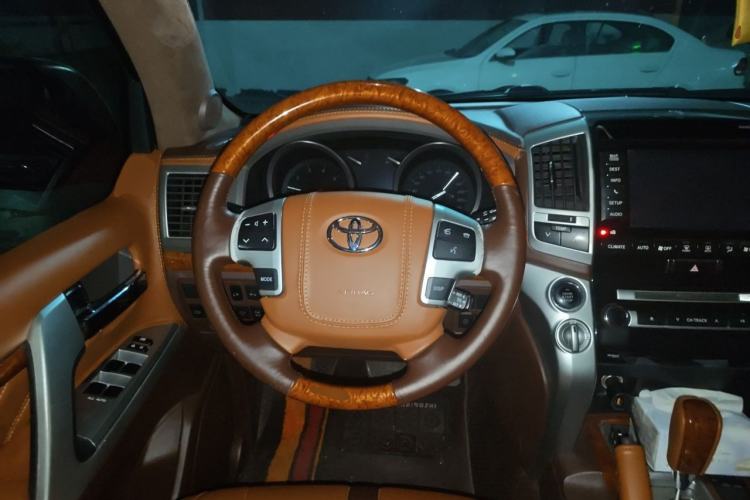 Used Toyota Land Cruiser 2012 4.6L Automatic VX-R Steering Wheel