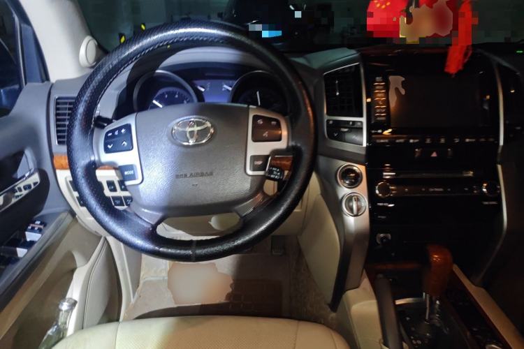 Used Toyota Land Cruiser 2012 4.6L Automatic VX-R Steering Wheel