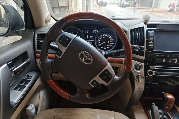 Used Toyota Land Cruiser 2012 4.6L Automatic VX-R Steering Wheel