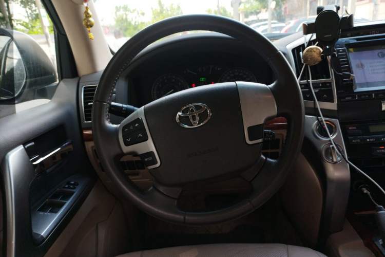 Used Toyota Land Cruiser 2012 4.0L Automatic VX Steering Wheel