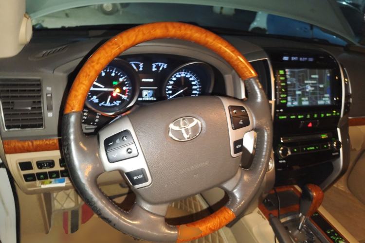 Used Toyota Land Cruiser 2012 4.6L Automatic VX-R Steering Wheel