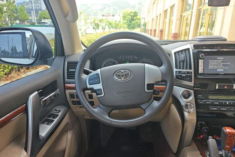Used Toyota Land Cruiser 2012 4.0L Automatic VX Steering Wheel