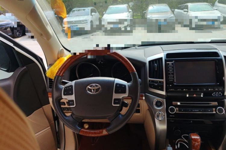 Used Toyota Land Cruiser 2012 4.6L Automatic VX-R Steering Wheel