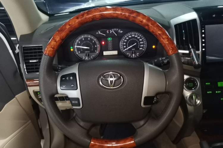 Used Toyota Land Cruiser 2012 4.0L Automatic VX Steering Wheel