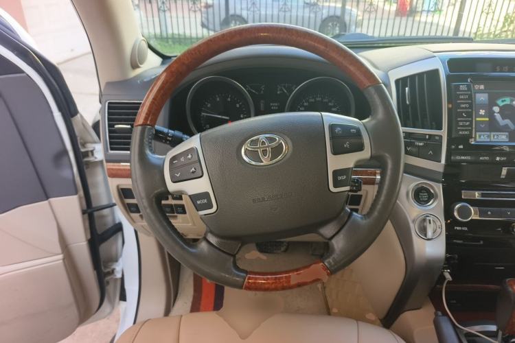 Used Toyota Land Cruiser 2012 4.6L Automatic VX-R Steering Wheel