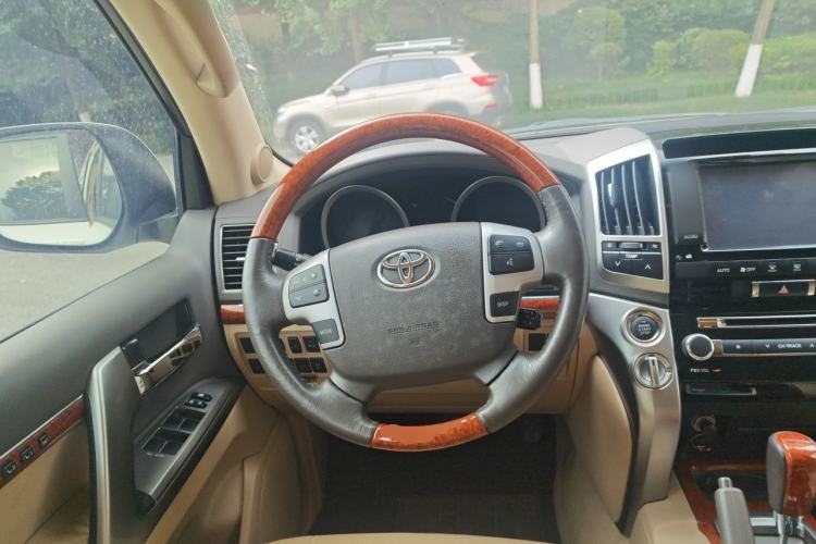 Used Toyota Land Cruiser 2012 4.6L Automatic VX-R Steering Wheel