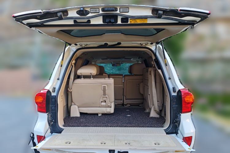 Used Toyota Land Cruiser 2012 4.6L Automatic VX-R Trunk