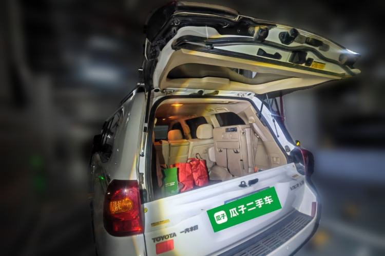 Used Toyota Land Cruiser 2012 4.6L Automatic VX-R Trunk