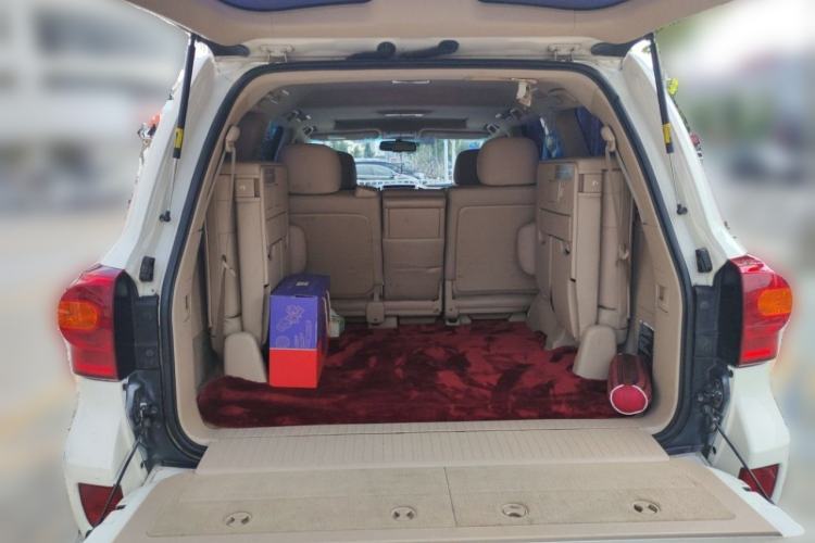 Used Toyota Land Cruiser 2012 4.0L Automatic VX Trunk