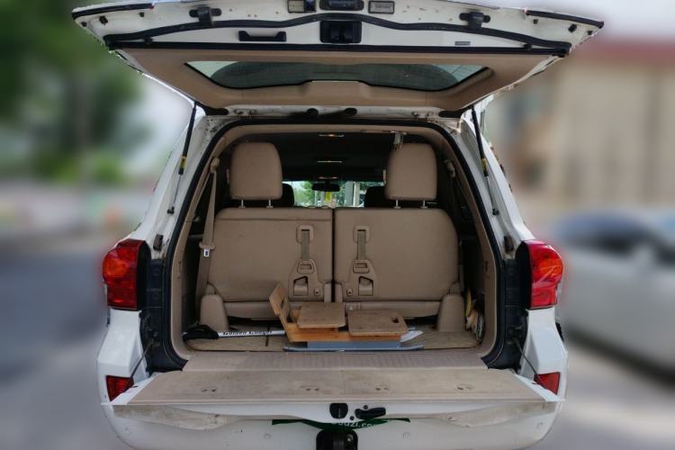 Used Toyota Land Cruiser 2012 4.0L Automatic VX Trunk