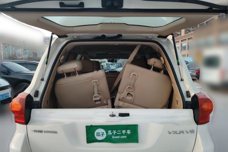 Used Toyota Land Cruiser 2012 4.0L Automatic VX Trunk