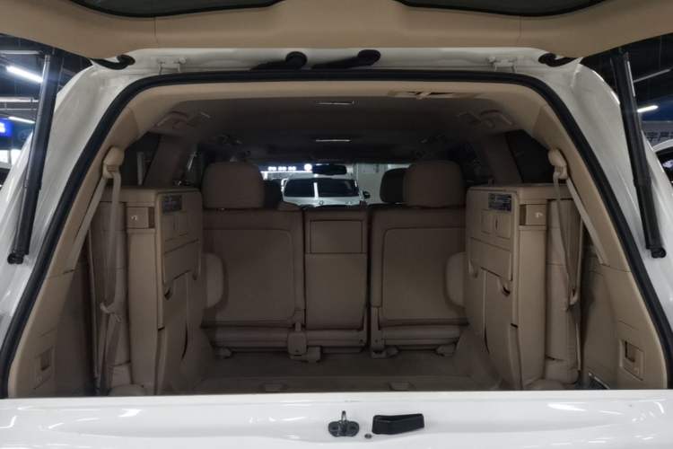 Used Toyota Land Cruiser 2012 4.0L Automatic VX Trunk