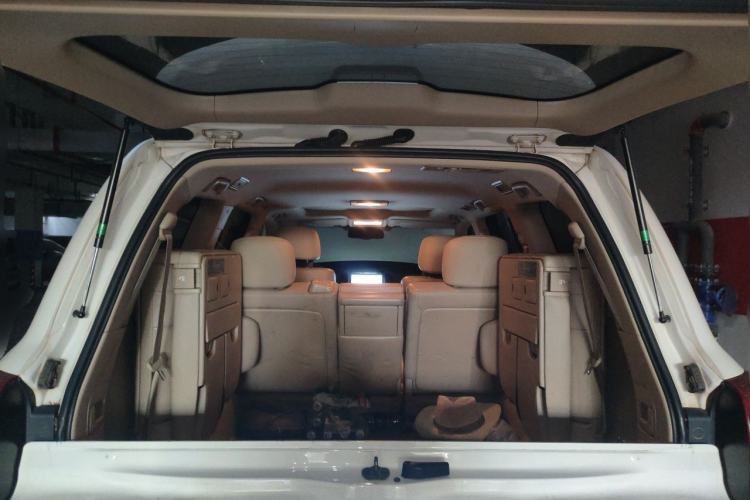 Used Toyota Land Cruiser 2012 4.0L Automatic VX Trunk